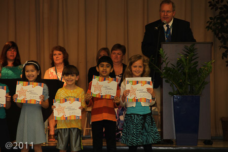 Jonah receiving the 1st Grade Principal's Award