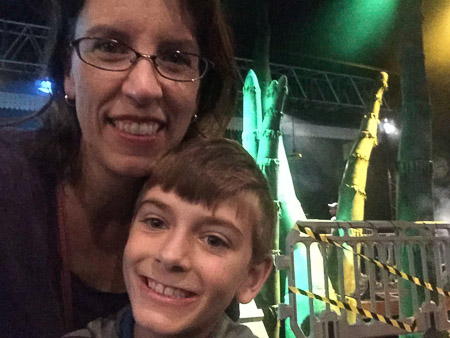 Dinosaur Zoo -- Adventure with Sarah and Jonah