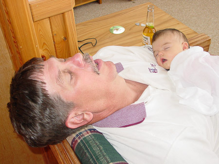 Look, Grandpa and I sleep alike!2
