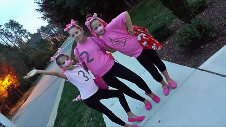 Three little pigs: Ella, Alivia, Ania