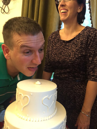 Don't lick the cak , Joe! 