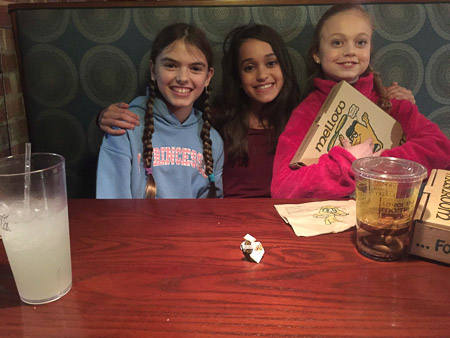 Dinner at Mellow Mushroom: Ella Abby, Rachel, and Gage 