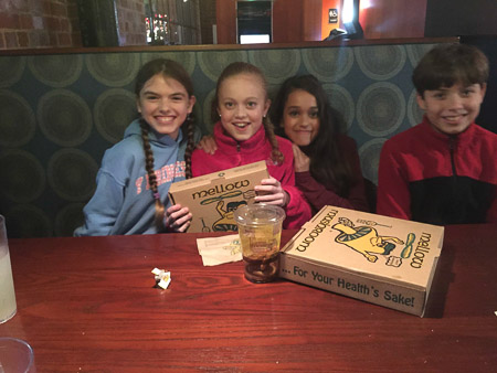 Dinner at Mellow Mushroom: Ella Abby, Rachel, and Gage 