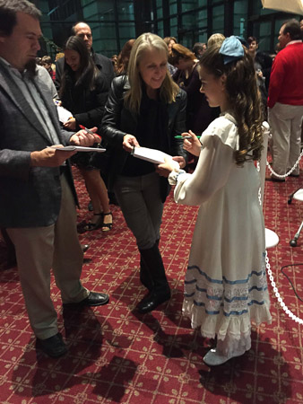 Tom and Kelly getting autographs