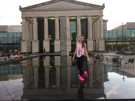 Dinner break on a warm December afternoon in front of Raleigh Memorial